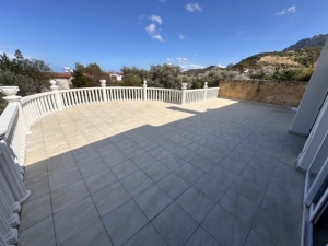 Girne / Alsancak 4+1 Deniz manzaralı Özel Havuzlu Villa 