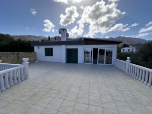 Girne / Alsancak 4+1 Deniz manzaralı Özel Havuzlu Villa 