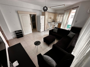 Girne / Merkez Liman karşısı  2+1 site içerisinde 