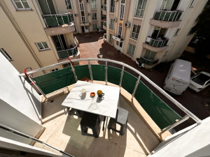 Girne / Merkez Liman karşısı  2+1 site içerisinde 