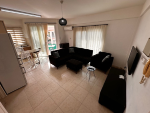 Girne / Merkez Liman karşısı  2+1 site içerisinde 
