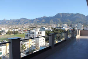 Girne / Deniz Manzaralı Penthouse Rezidans 2+1 daire